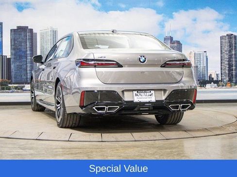 Used 2025 BMW 760i xDrive w/ Premium Package AWD/4WD image 9