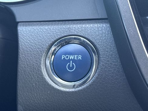 Used 2019 Toyota Camry XLE image 23