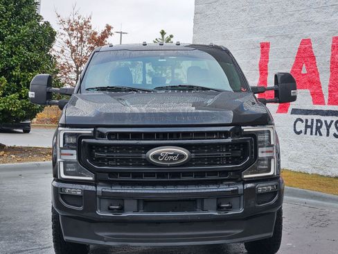 Used 2022 Ford F250 Lariat w/ Black Appearance Package image 2