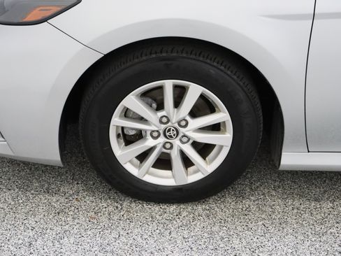 Used 2025 Toyota Camry LE FWD image 11