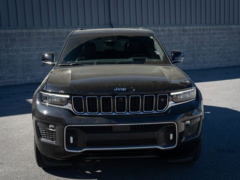 Used 2022 Jeep Grand Cherokee Overland w/ Adv Protech Group III image 2