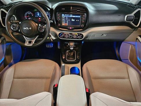 Used 2022 Kia Soul LX image 17