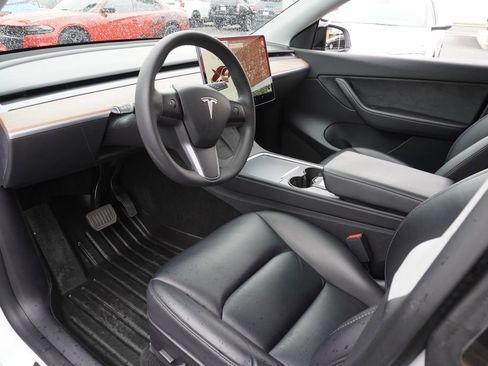 Used 2021 Tesla Model Y Long Range image 19