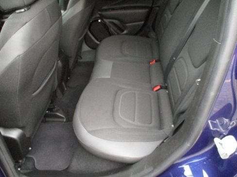 Used 2017 Jeep Renegade Altitude FWD image 6