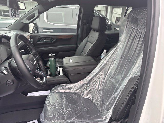 Used 2025 GMC Yukon Denali w/ LPO, Floor Liner Package AWD/4WD image 34