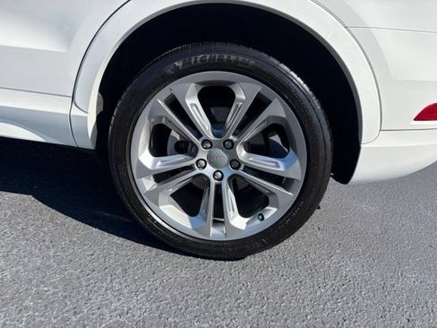 Used 2017 Audi Q3 2.0T Premium Plus w/ Premium Plus Package AWD/4WD image 10