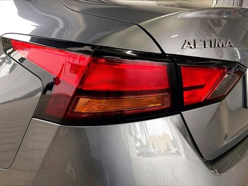 Used 2025 Nissan Altima 2.5 SV image 18