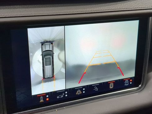 Used 2024 GMC Yukon XL Denali w/ Advanced Technology Package image 28