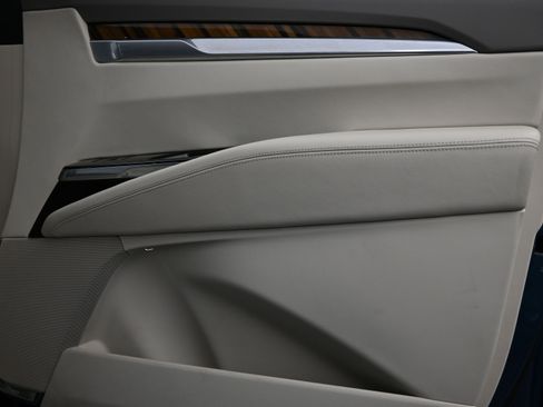 Used 2025 Cadillac Escalade ESV Sport Platinum image 15