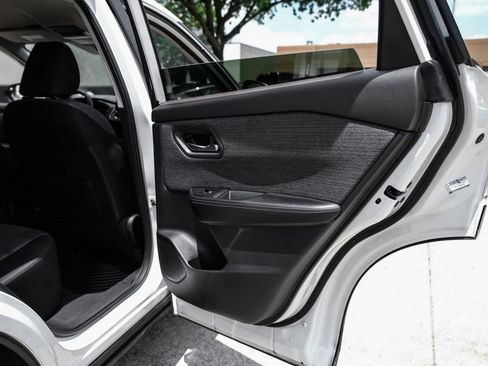 Used 2023 Nissan Rogue SV FWD image 47