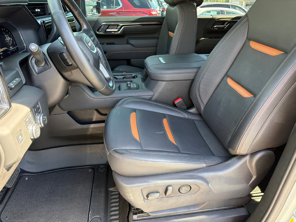 Used 2025 GMC Sierra 3500 AT4 w/ Technology Package AWD/4WD image 9