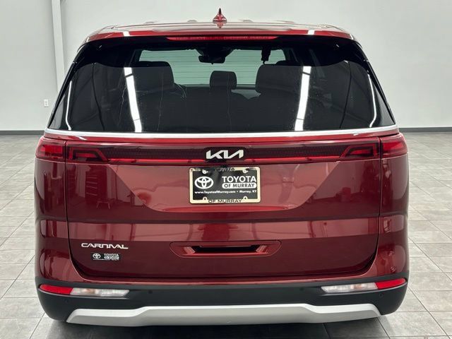 Used 2024 Kia Carnival LX FWD image 3