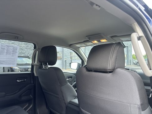 Used 2022 Nissan Frontier SV AWD/4WD image 13