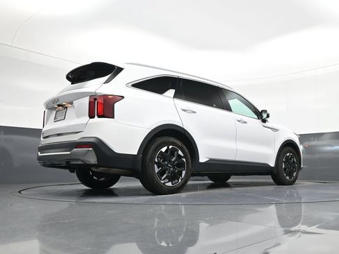 Used 2024 Kia Sorento S FWD image 25