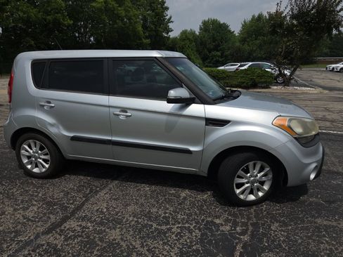 Used 2013 Kia Soul + w/ Audio Pkg FWD image 3