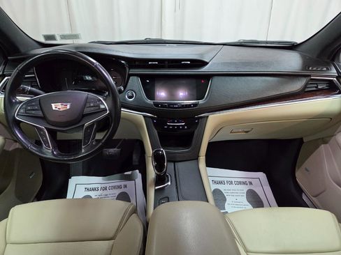 Used 2018 Cadillac XT5 Luxury w/ Driver Awareness Package AWD/4WD image 19