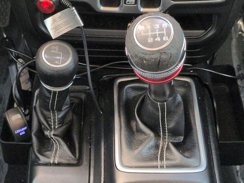 Used 2018 Jeep Wrangler Unlimited Sahara AWD/4WD image 19