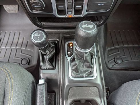 Used 2025 Jeep Wrangler Unlimited Sport AWD/4WD image 24