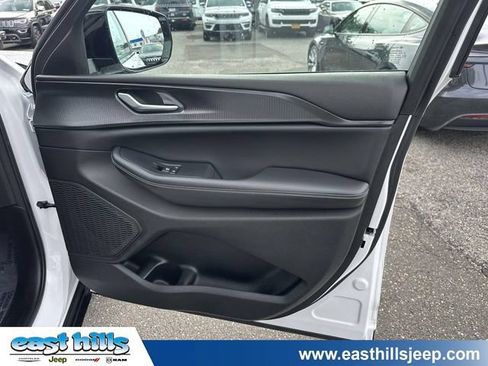 Used 2023 Jeep Grand Cherokee Altitude AWD/4WD image 25
