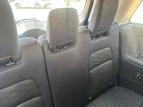 Used 2025 Nissan Pathfinder SV FWD image 32