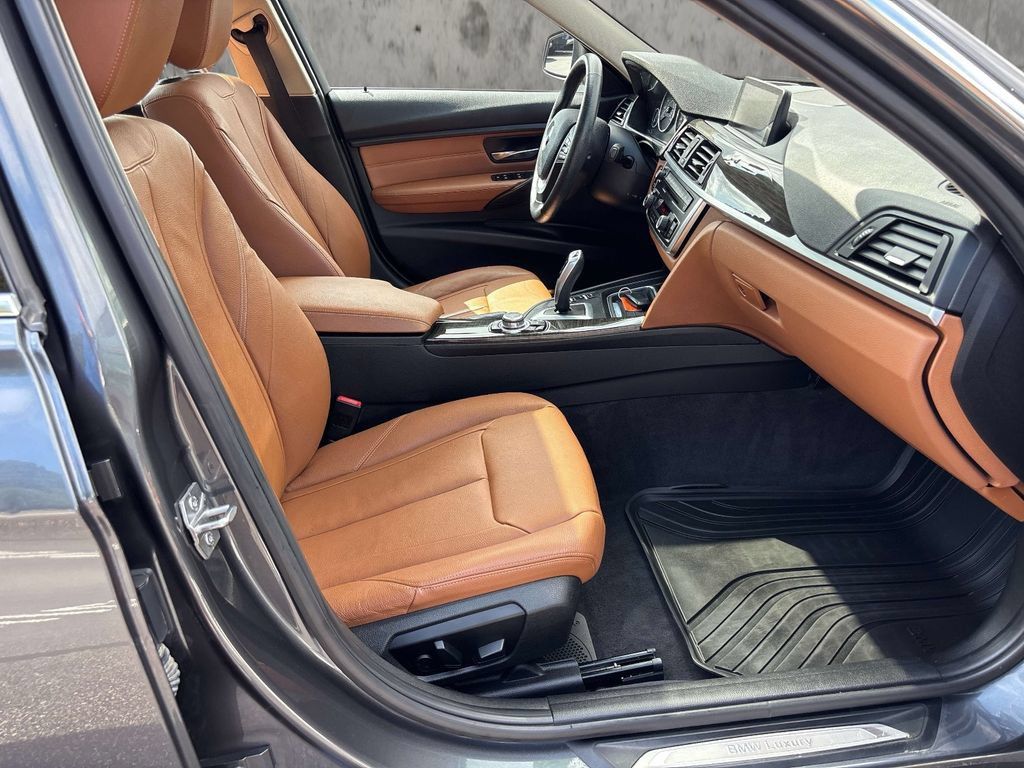 Used 2013 BMW 328i xDrive Sedan AWD/4WD image 17