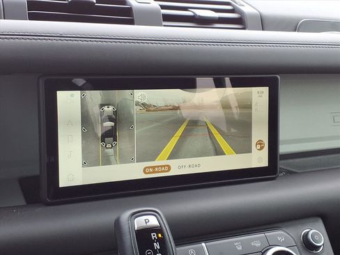 Used 2024 Land Rover Defender 110 X-Dynamic SE image 9