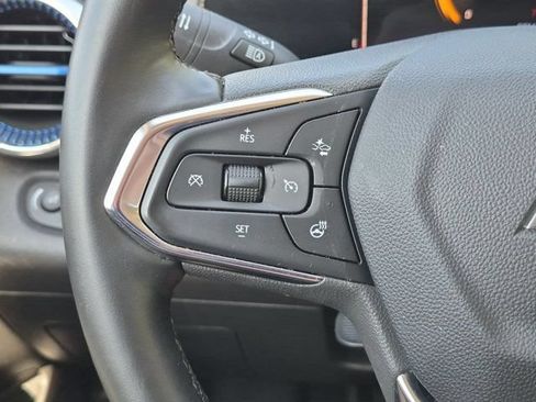 Used 2025 Chevrolet Trax LT w/ LT Convenience Package FWD image 20