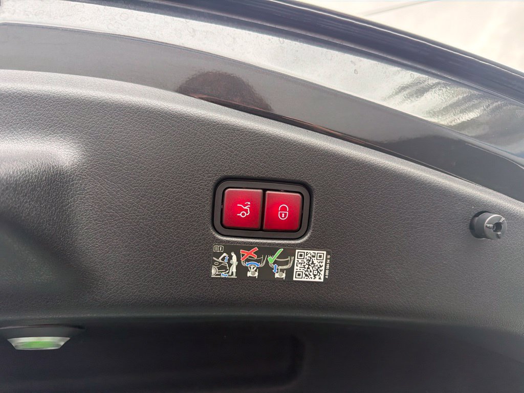 Used 2025 Mercedes-Benz CLE 300 4MATIC Coupe image 20