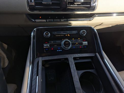 Used 2021 Lincoln Navigator L Reserve image 12