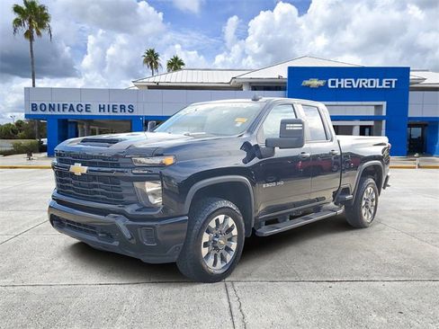 Used 2024 Chevrolet Silverado 2500 Custom w/ Custom Value Package image 2