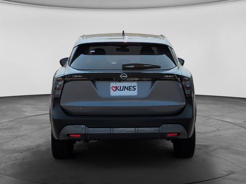Used 2025 Nissan Kicks SV FWD image 7