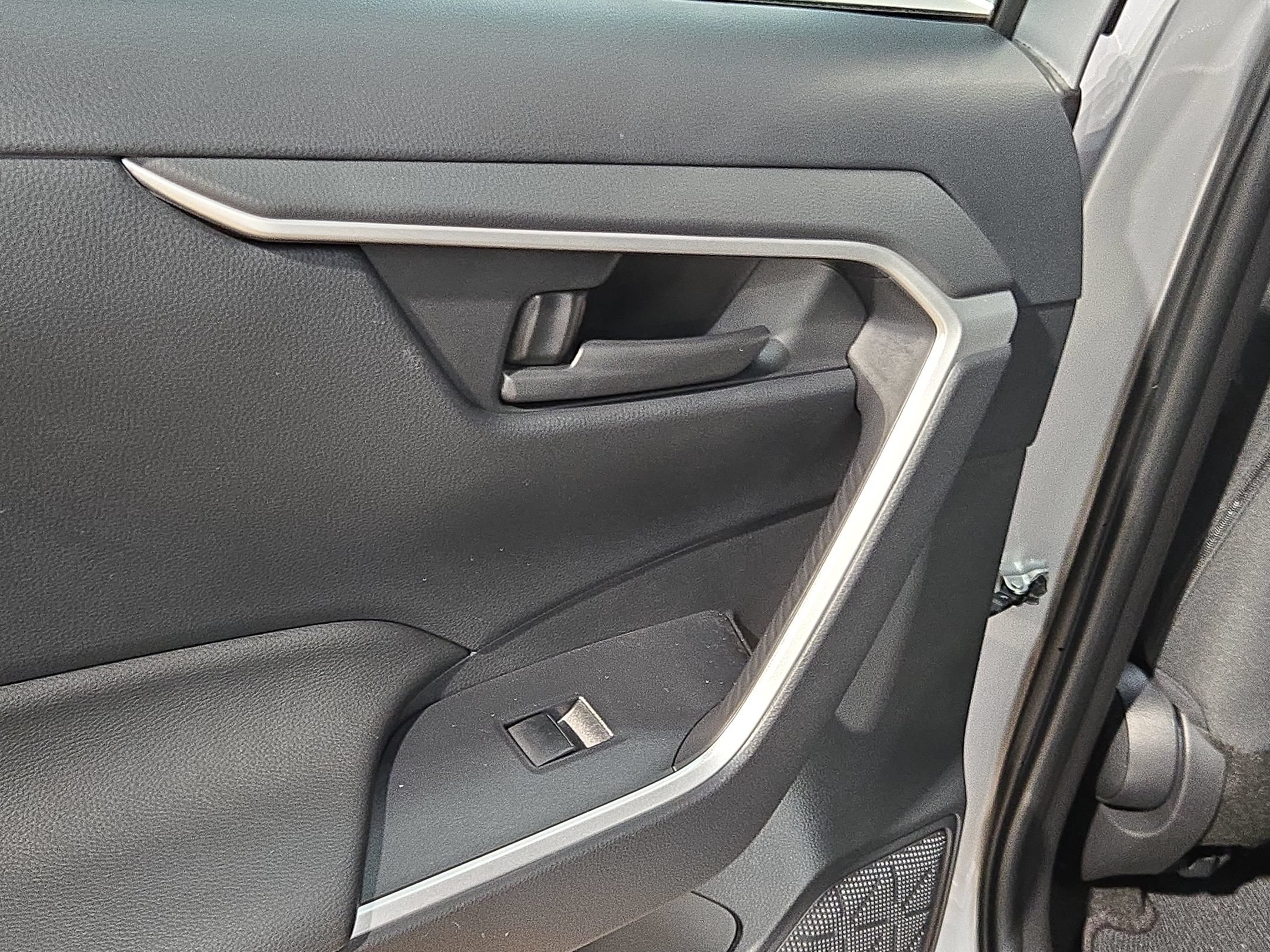 Certified 2025 Toyota RAV4 LE AWD/4WD image 33