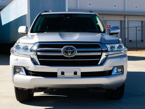 Used 2017 Toyota Land Cruiser image 22