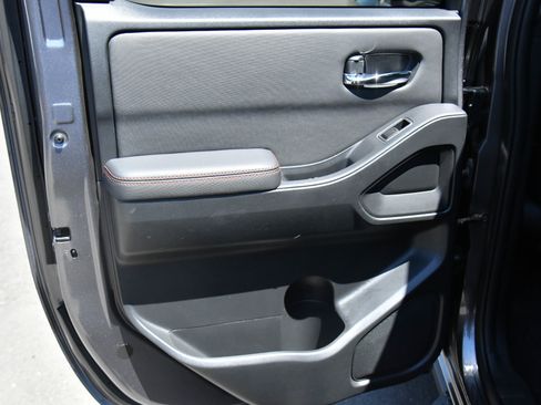 Used 2022 Nissan Frontier Pro-X RWD image 34