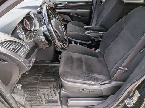 Used 2019 Dodge Grand Caravan SE FWD image 11