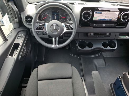 Used 2026 Mercedes-Benz Sprinter 2500 image 12