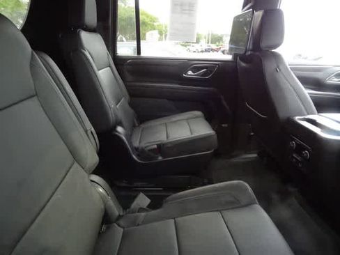 Used 2024 Chevrolet Suburban Z71 w/ Z71 Off-Road Package AWD/4WD image 13