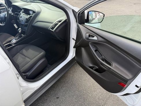 Used 2016 Ford Focus SE w/ SE Cold Weather Package image 20