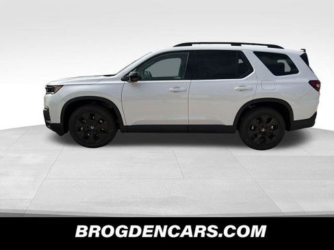 New 2026 Honda Pilot Black Edition image 5