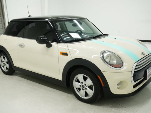 Used 2015 MINI Cooper 2-Door Hardtop image 3