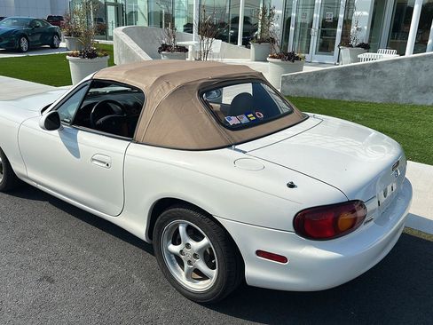 Used 1999 MAZDA MX-5 Miata RWD image 12