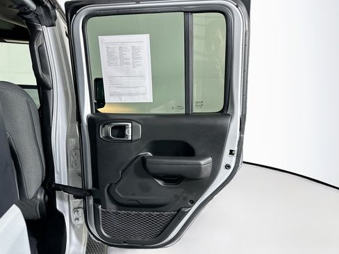 Used 2024 Jeep Wrangler Unlimited w/ Convenience Group AWD/4WD image 30