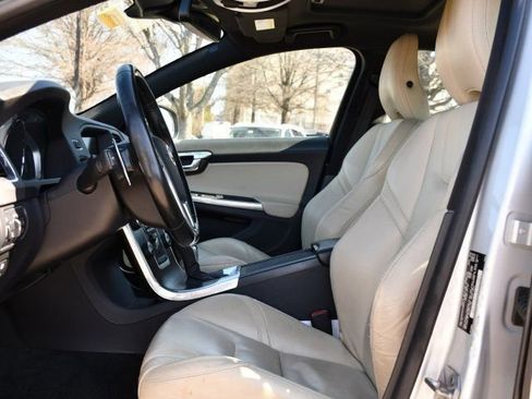 Used 2015 Volvo S60 T5 Premier image 12