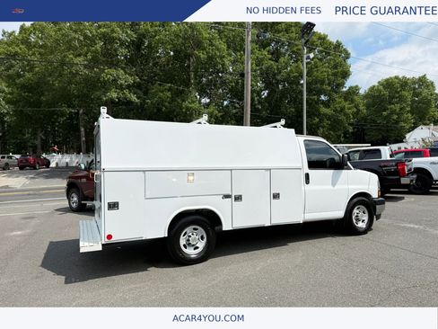 Used 2017 Chevrolet Express 3500 RWD image 3