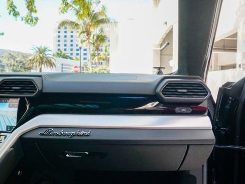 Used 2022 Lamborghini Urus image 82