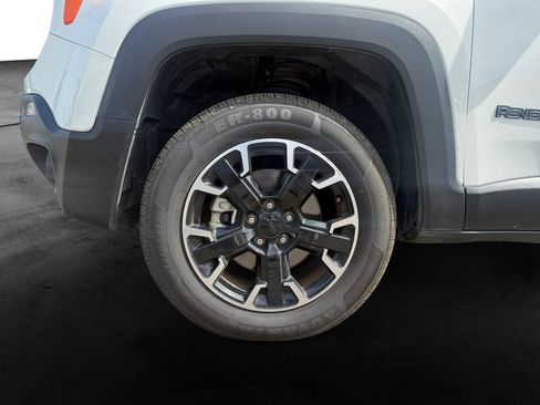 Used 2023 Jeep Renegade Latitude AWD/4WD image 12