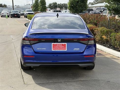 Used 2025 Honda Accord Sport image 6