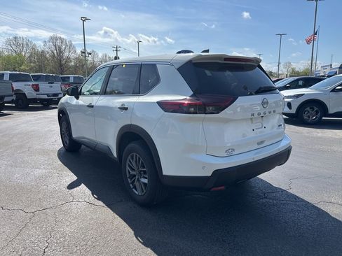 Used 2025 Nissan Rogue S image 5