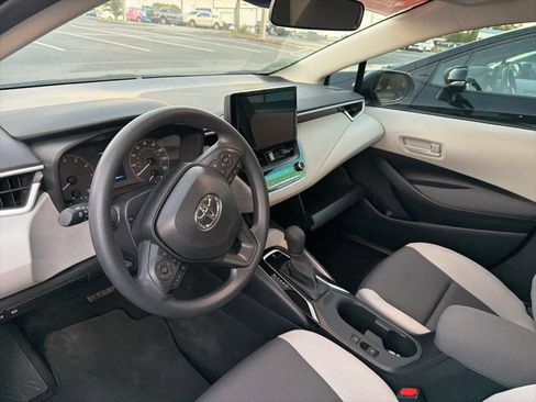 Used 2025 Toyota Corolla LE image 10