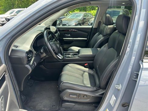 Used 2023 Honda Pilot Touring image 11